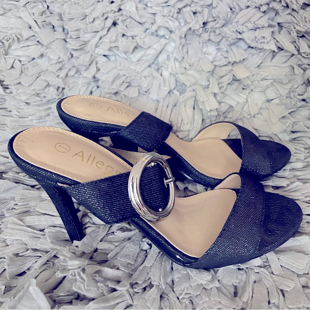 Brand new. Never worn them